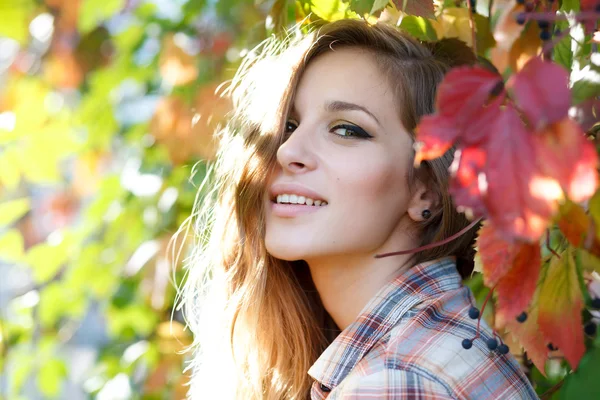 Happy blond girl outdoor closeup — Stock Photo, Image