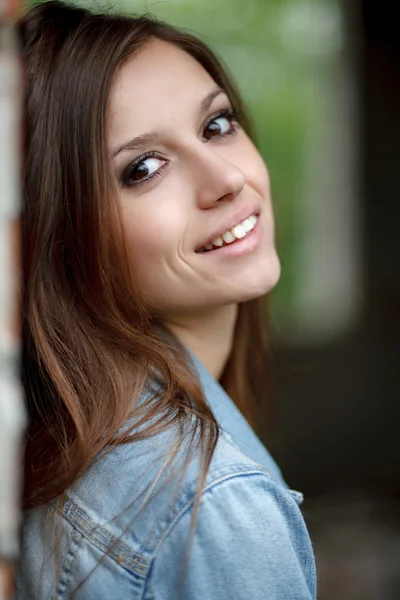 Young female outdoors — Stock Photo, Image