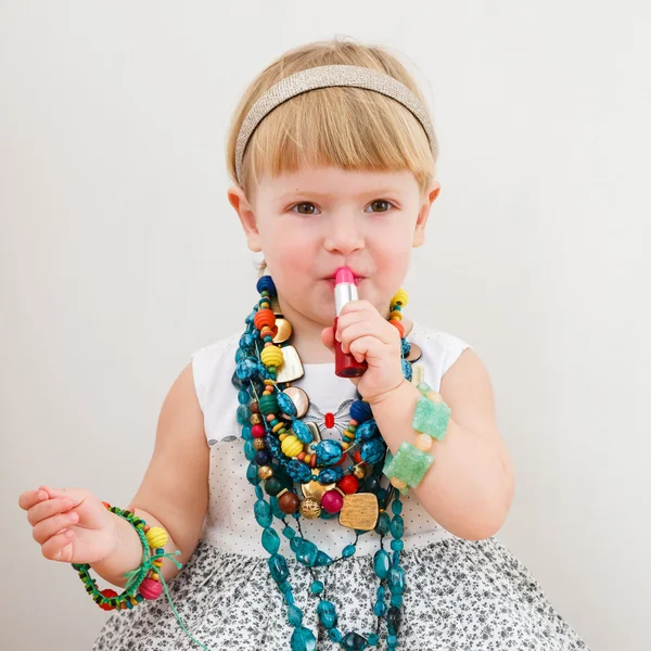 Little girl applying lipstick — Stock Photo, Image