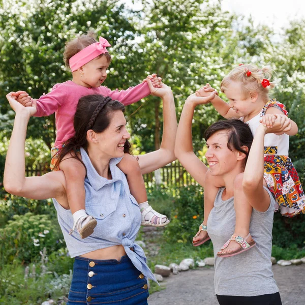 Two mums with their kids — Stock Photo, Image