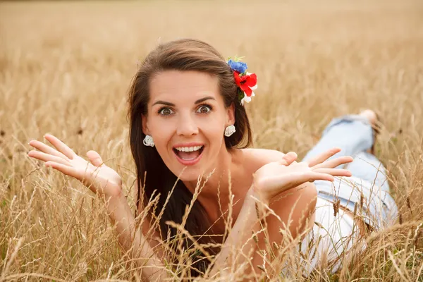 Opgewonden jonge vrouw — Stockfoto