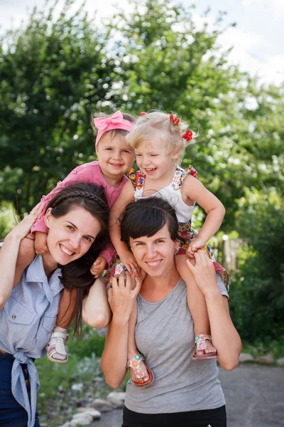 Two mums with their kids — Stock Photo, Image
