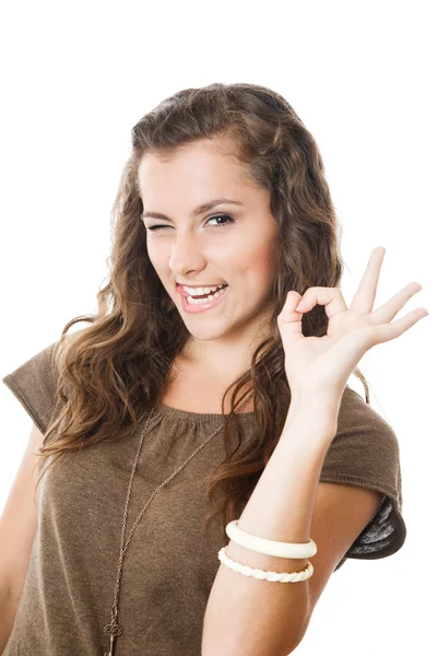 Mladá žena zobrazeno ok znamení — Stock fotografie