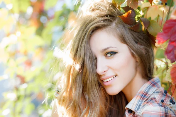 Mulher bonita sorrindo — Fotografia de Stock