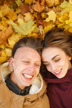 genç erkek ve kadın keyfi yerinde