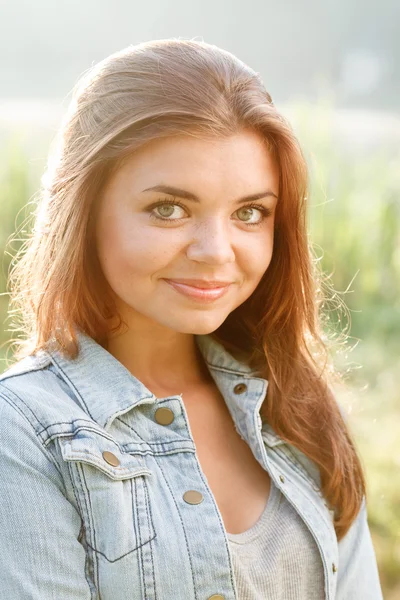 Beautiful teenage girl — Stock Photo, Image