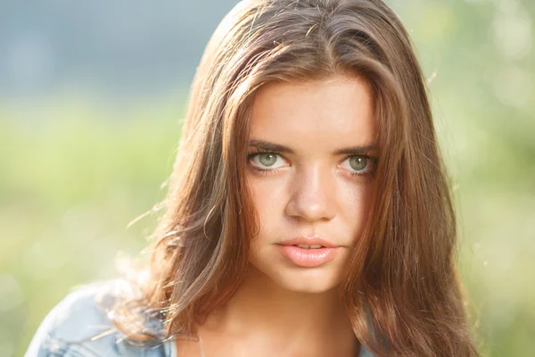 Schöne Teenager-Mädchen — Stockfoto