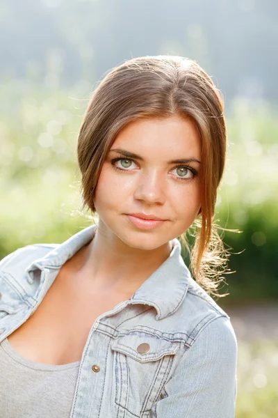 Beautiful teenage girl — Stock Photo, Image