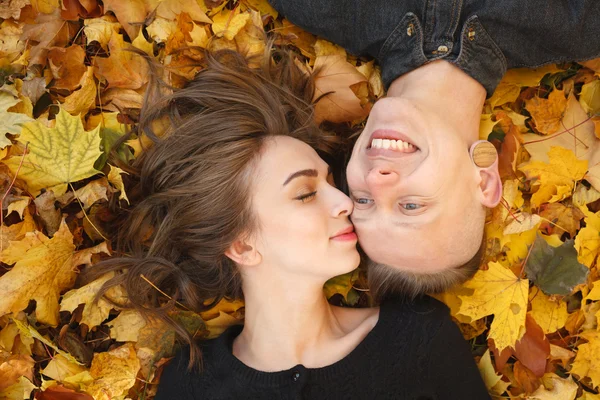 Joven y feliz —  Fotos de Stock