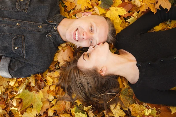 Joven y feliz — Foto de Stock