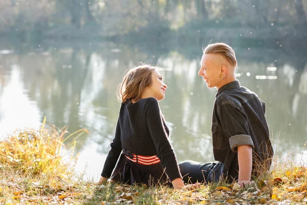 Reden und Lachen — Stockfoto