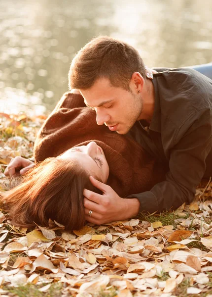 genç bir çift söz