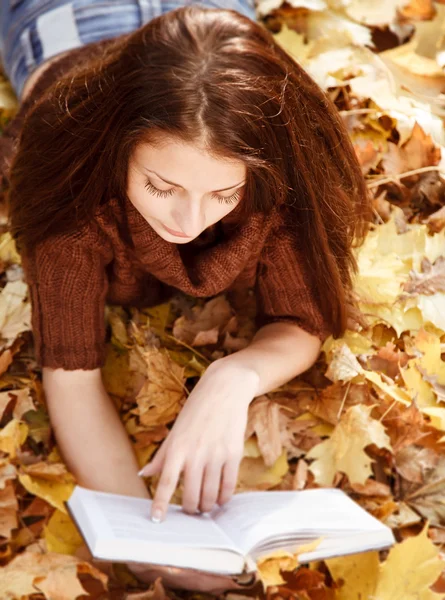 Young female reading book Royalty Free Stock Photos