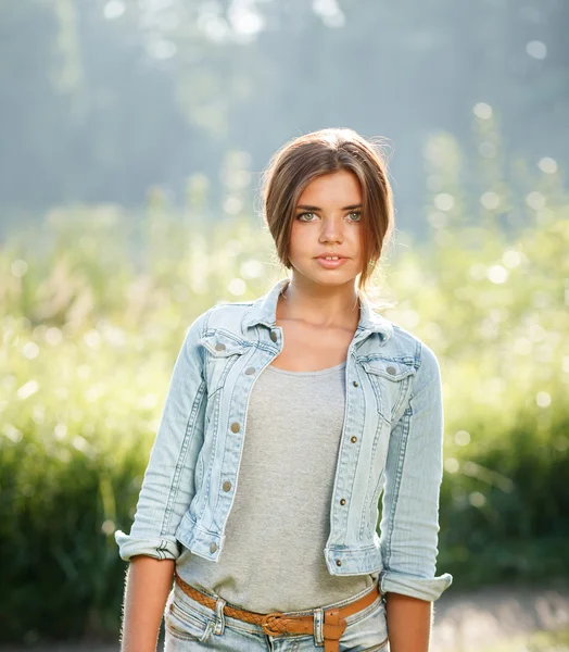 Beautiful teenage girl outdoors — Stock Photo, Image