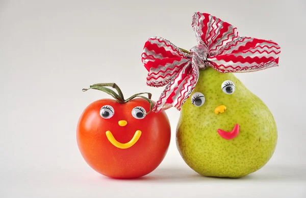Funny tomato and pear on a white background — Stock Photo, Image