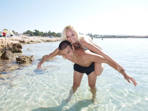 Portrait of young nice couple having good time on the beach — Stock Photo, Image