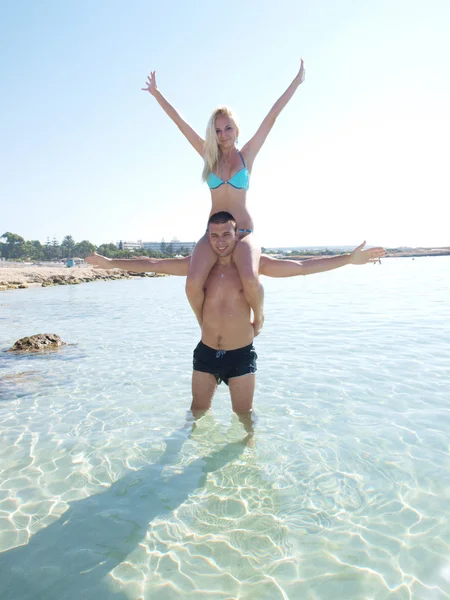 Portrait of young nice couple having good time on the beach — Stock Photo, Image