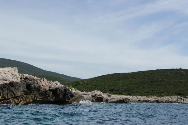 Denizde kayalar