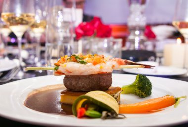 restoranda akşam yemeği