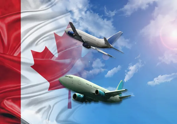 Kanadische Flagge und Flug lizenzfreie Stockfotos