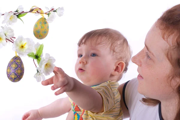 Paskalya yumurtaları çocuk görünüyor