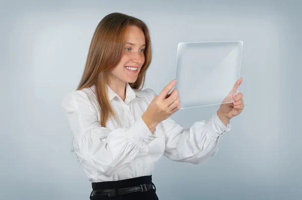 dokunmatik ekran oldukça genç bir bayanla