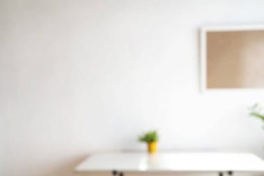 İş adamları iş yerinde veya masa başında çalışma alanında bulanıklaşır, soyut arkaplan