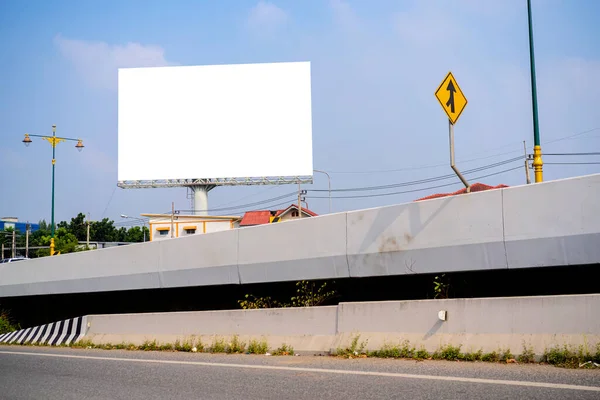 Üres Hirdetőtáblák Kültéri Reklámplakátokhoz Vagy Üres Hirdetőtáblákhoz Nappal Reklámozáshoz Közúti — Stock Fotó