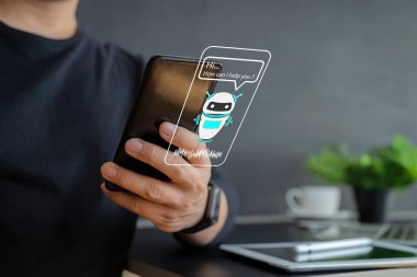 Chatbot, Ai Yapay Zeka teknolojisi, akıllı telefon ekranında internet sanal asistanı, çevrimiçi müşteri destek sitesi veya sosyal medya ağı, ürün veya hizmetler hakkında bilgi