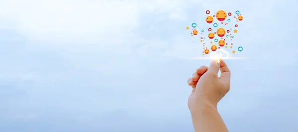 Fingers Holding Social Media Online Social Communication Applications Concept Emoji — Stock Photo, Image
