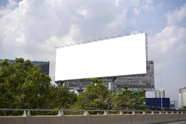 Czysty Billboard Gotowy Nową Reklamę Puste Billboardy Plakatów Reklamowych Zewnątrz — Zdjęcie stockowe