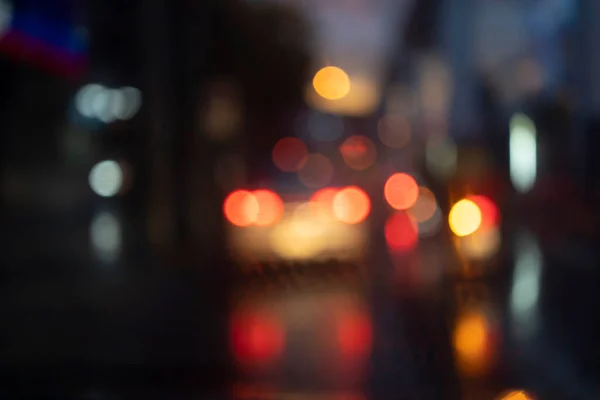 Nachtverkehr Verschwimmt Hintergrund Regen Und Schlechtwetterkonzept — Stockfoto