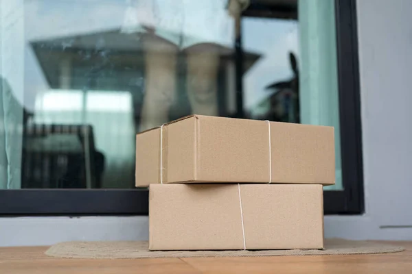 Deliver Parcels Box Door Mat Home Entrance Door Delivery Online — ストック写真