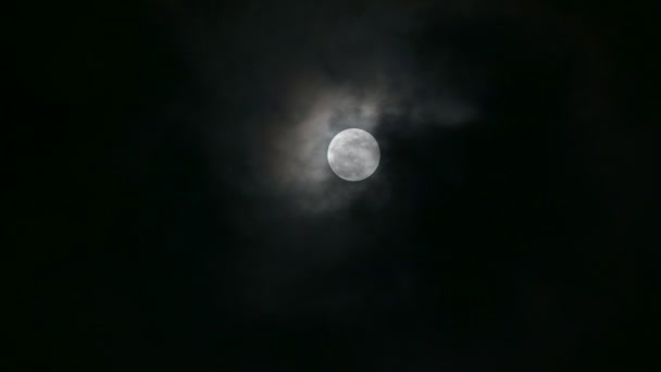 Wolken Bewegen Door Volle Maan Atmosfeer Ziet Mysterieus Eng Uit — Stockvideo
