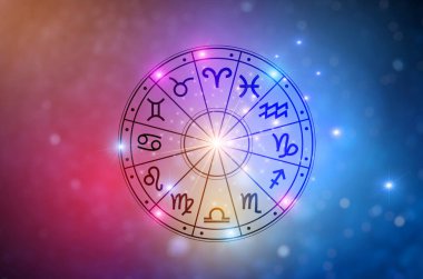 Burç dairesinin içinde burç işaretleri var. Astroloji gökyüzünde birçok yıldız ve ay ile astroloji ve burçlar kavramı