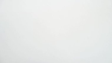 beyaz arkaplanda pozitif sembol