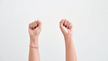 beyaz arkaplanda pozitif sembol