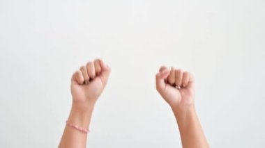 beyaz arkaplanda pozitif sembol