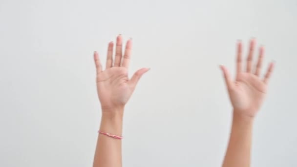 Σηκώστε Χέρι Σας Και Λικνιστείτε Μπρος Πίσω Άνεση Λευκό Φόντο — Αρχείο Βίντεο