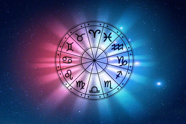 Burç dairesinin içinde burç işaretleri var. Astroloji gökyüzünde birçok yıldız ve ay ile astroloji ve burçlar kavramı