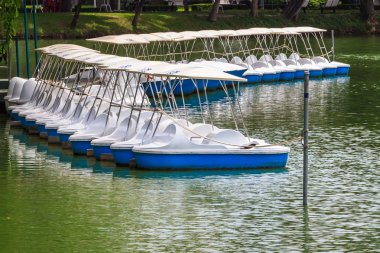 huzurlu lake marina, rekreasyon ekipmanları kilitli pedal tekneler