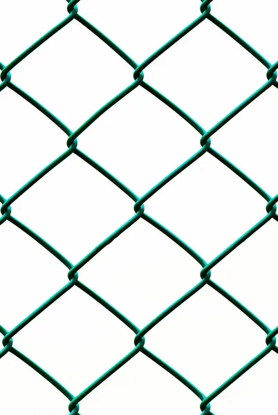 Recinzione di filo verde isolata su sfondo bianco, Modello verticale — Foto Stock