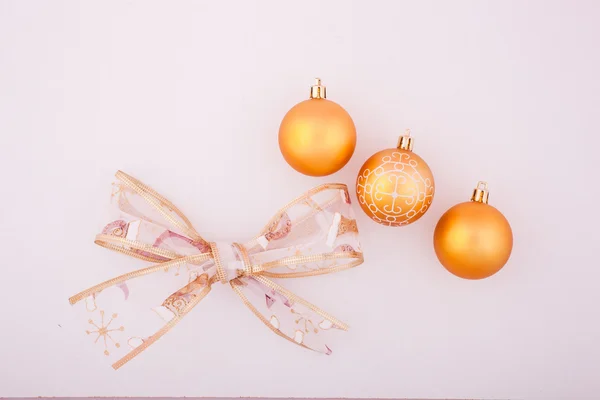 Three yellow shiny Christmas balls and yellow bow — Stock Photo, Image