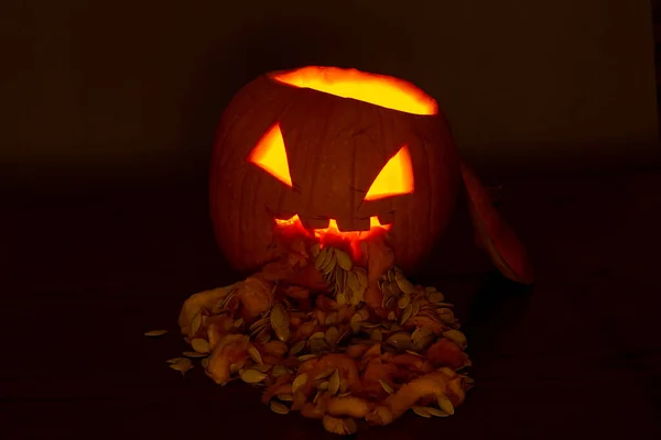 Vómitos Linterna Calabaza Halloween Con Una Luz Vela Interior — Foto de Stock