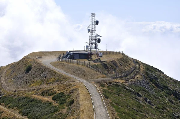 Antena no topo da montanha — Fotografia de Stock