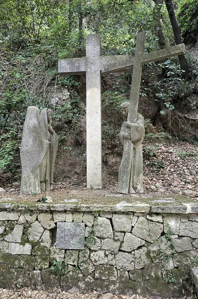 anıt, Tanrı ve bakire