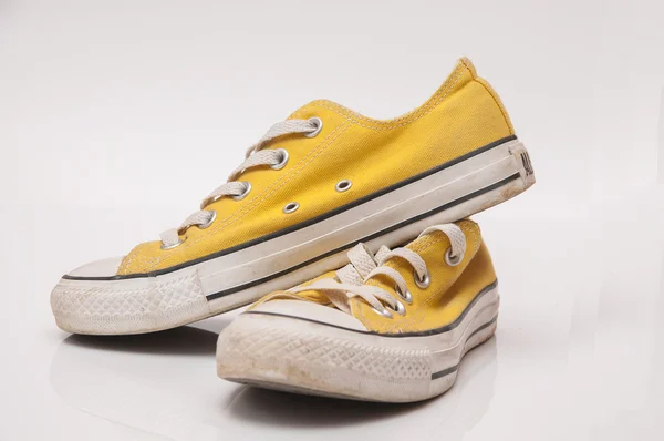 黄色运动鞋 — 图库照片