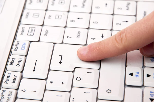 Typing on laptop — Stock Photo, Image