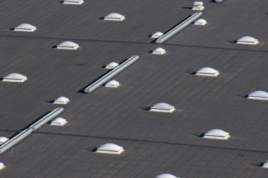 bir fabrika çatısı