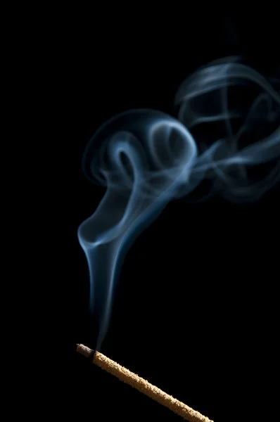 मोमबत्ती धूम्रपान गंध — स्टॉक फ़ोटो, इमेज